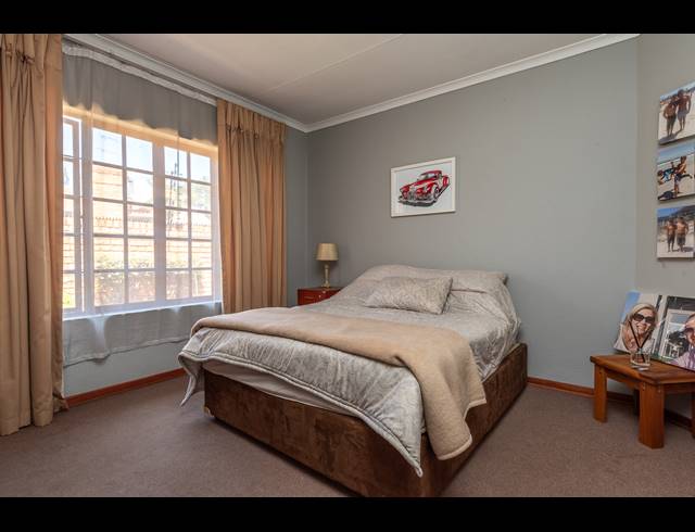 3 BEDROOM CLUSTER TO LET IN NEW MARKET